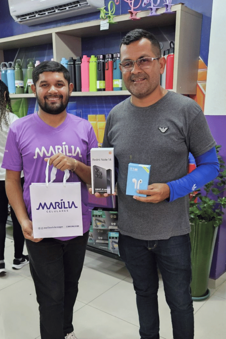 marilia-celulares-paragominas-cliente-recebendo-celular (20)