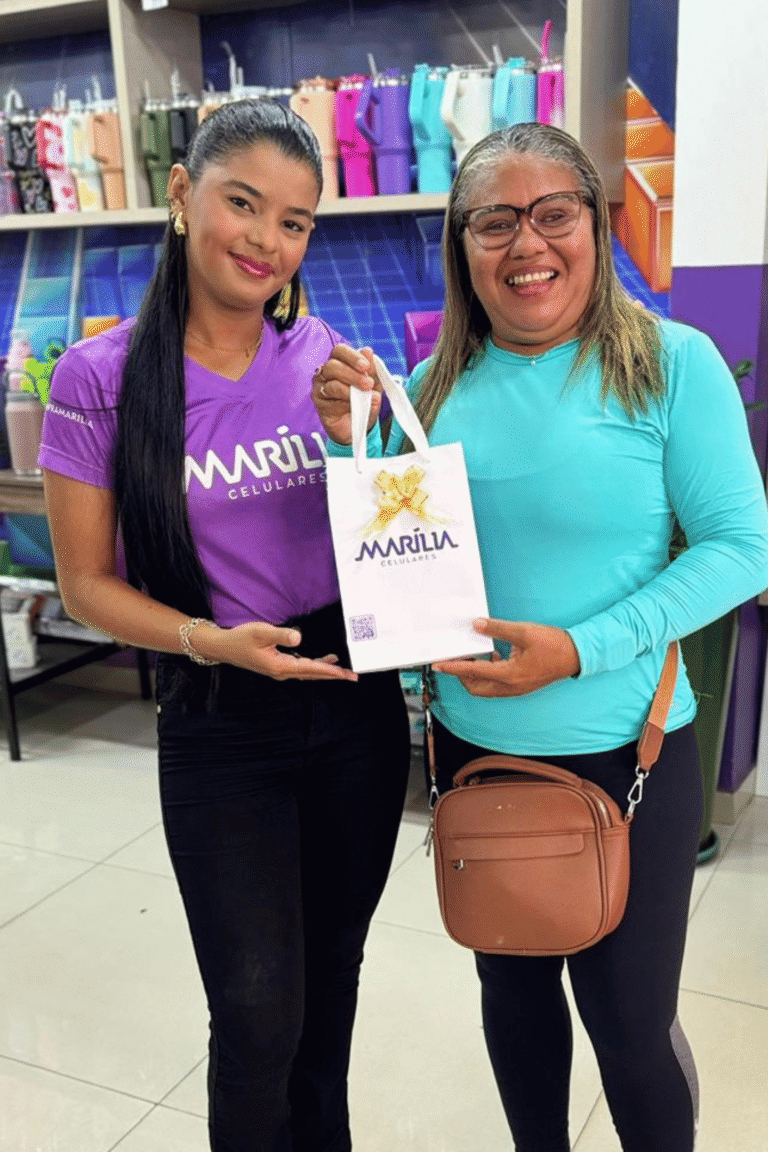 marilia-celulares-paragominas-cliente-recebendo-celular (21)