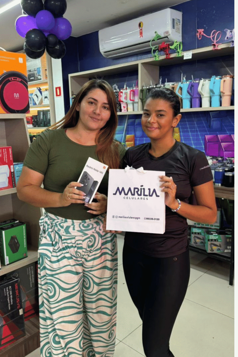 marilia-celulares-paragominas-cliente-recebendo-celular (27)