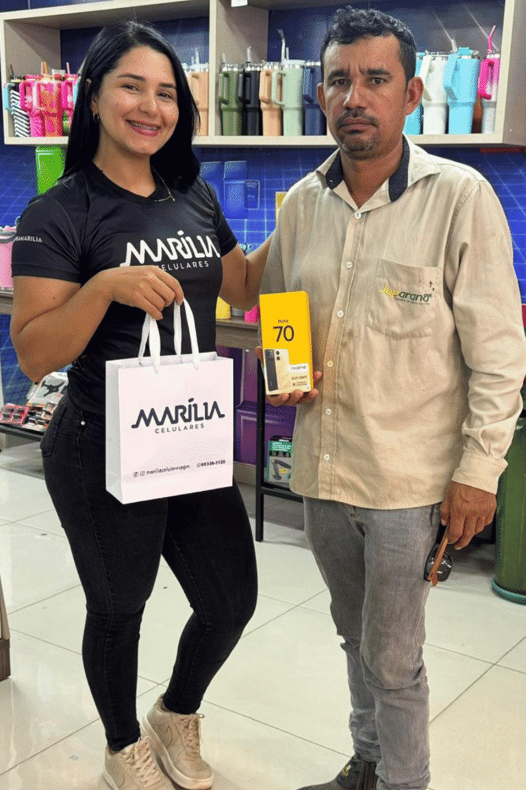 marilia-celulares-paragominas-cliente-recebendo-celular (29)
