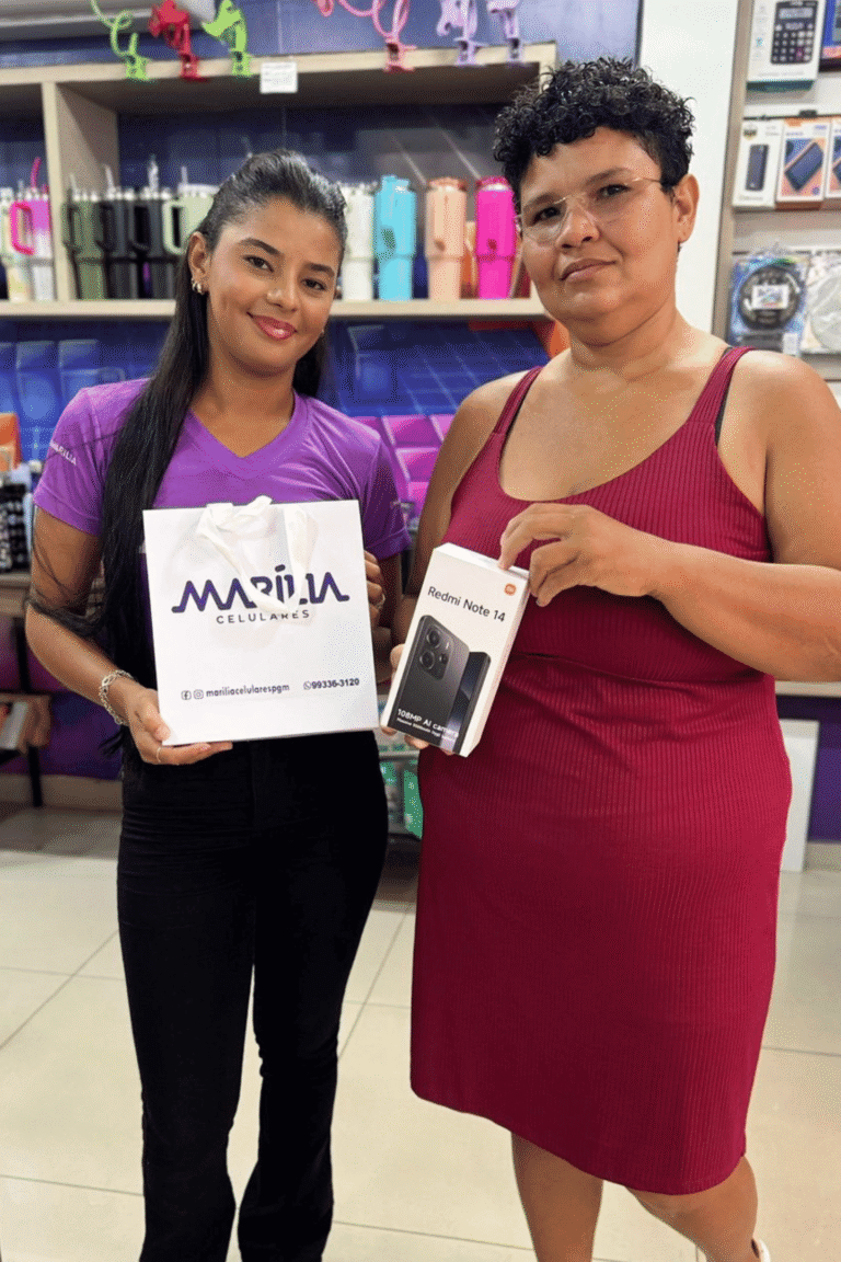 marilia-celulares-paragominas-cliente-recebendo-celular (31)